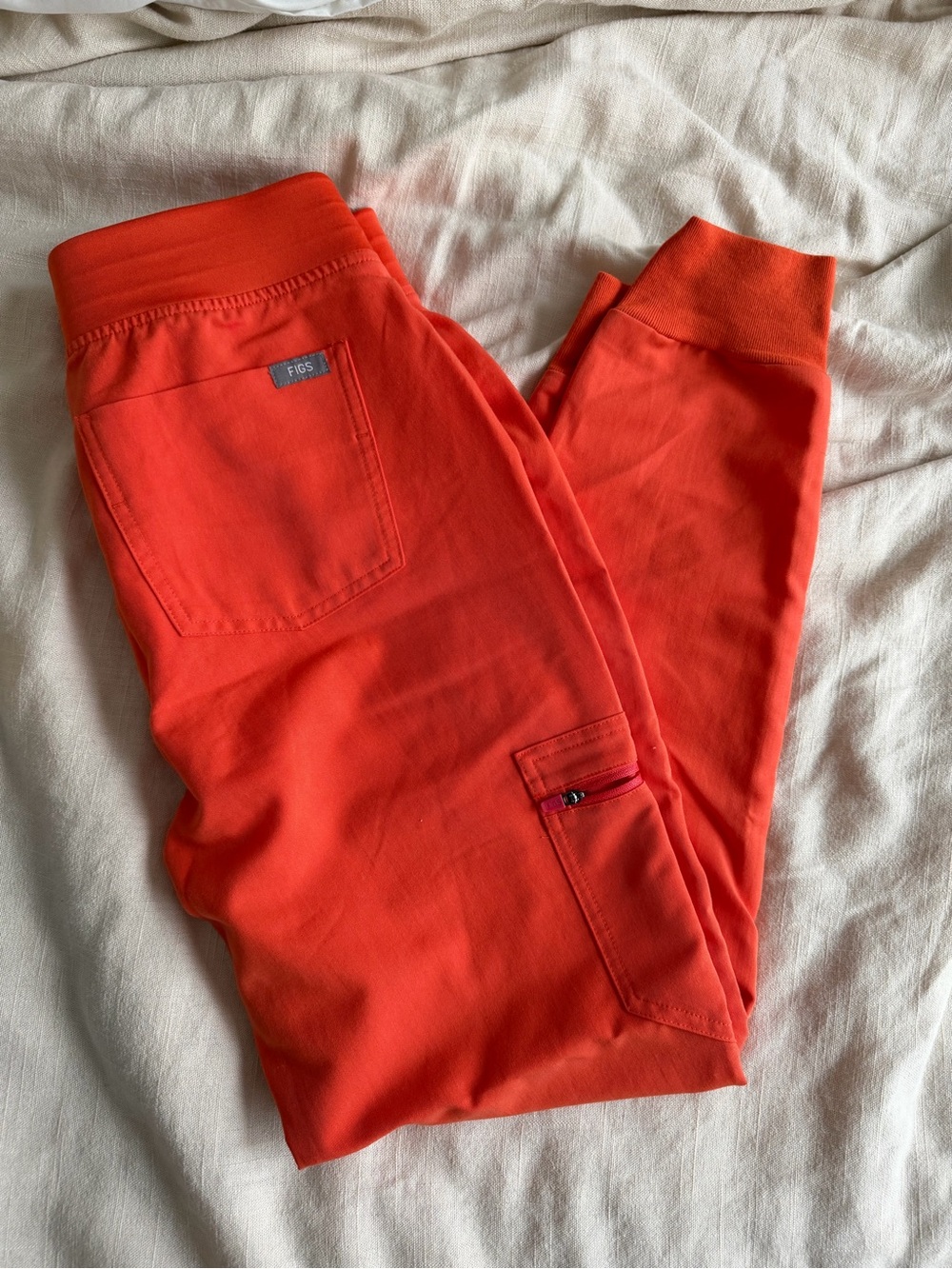 FIGS women’s Jogger scrubs in coral